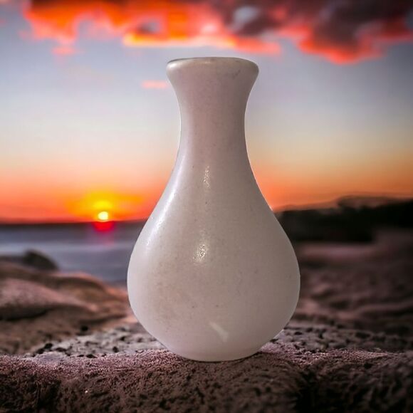 Vintage Mini Bud Vase Pottery Teardrop Pale Pink Miniature Minimalist Farmhouse. - Picture 1 of 14